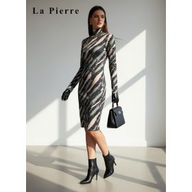La Pierre Pandeo mintás ruha