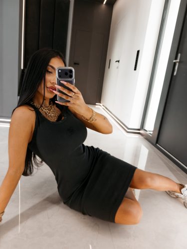 OLAVOGA SALEM FEKETE RUHA