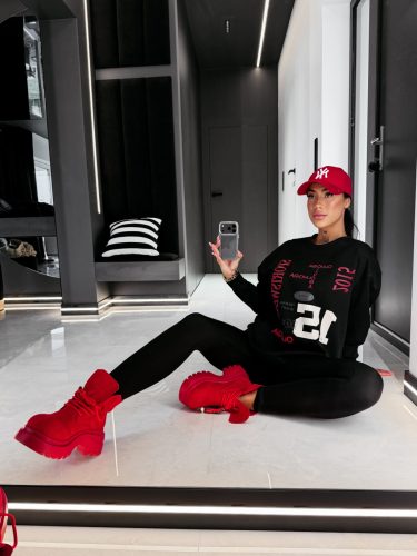 OLAVOGA APARE FEKETE PULÓVER